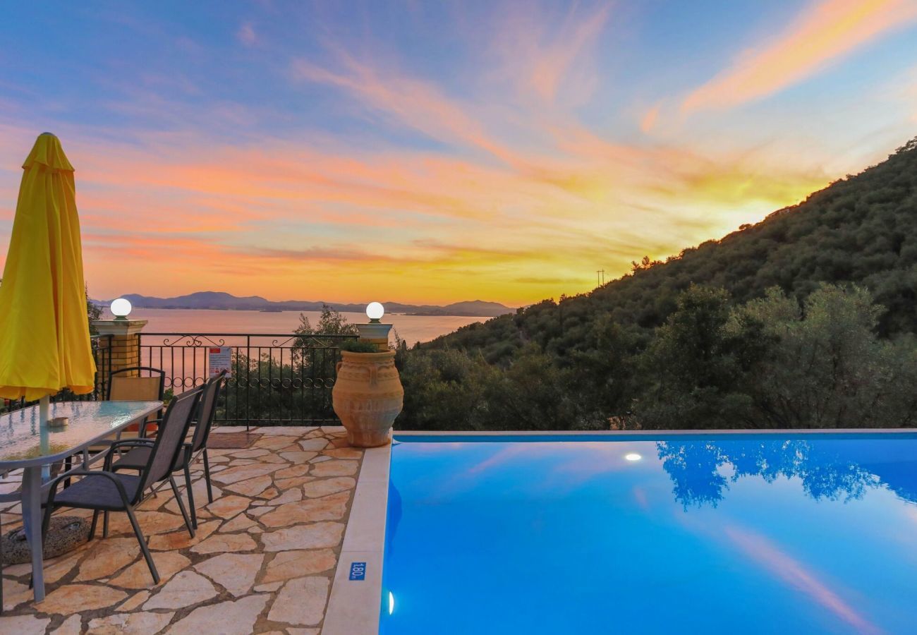 Villa Nisaki | Een vrijstaande villa met privé zwembad en zeezicht op Corfu, Griekenland
