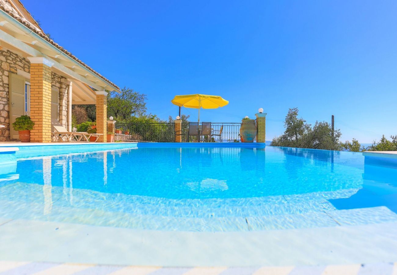 Villa Nisaki | Een vrijstaande villa met privé zwembad en zeezicht op Corfu, Griekenland