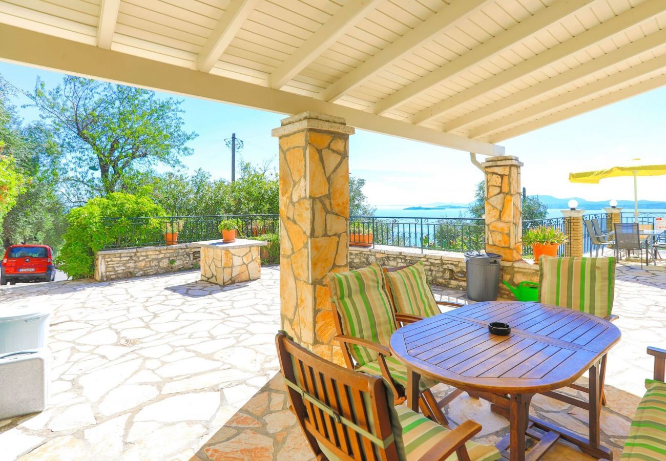 Villa Nisaki | Een vrijstaande villa met privé zwembad en zeezicht op Corfu, Griekenland