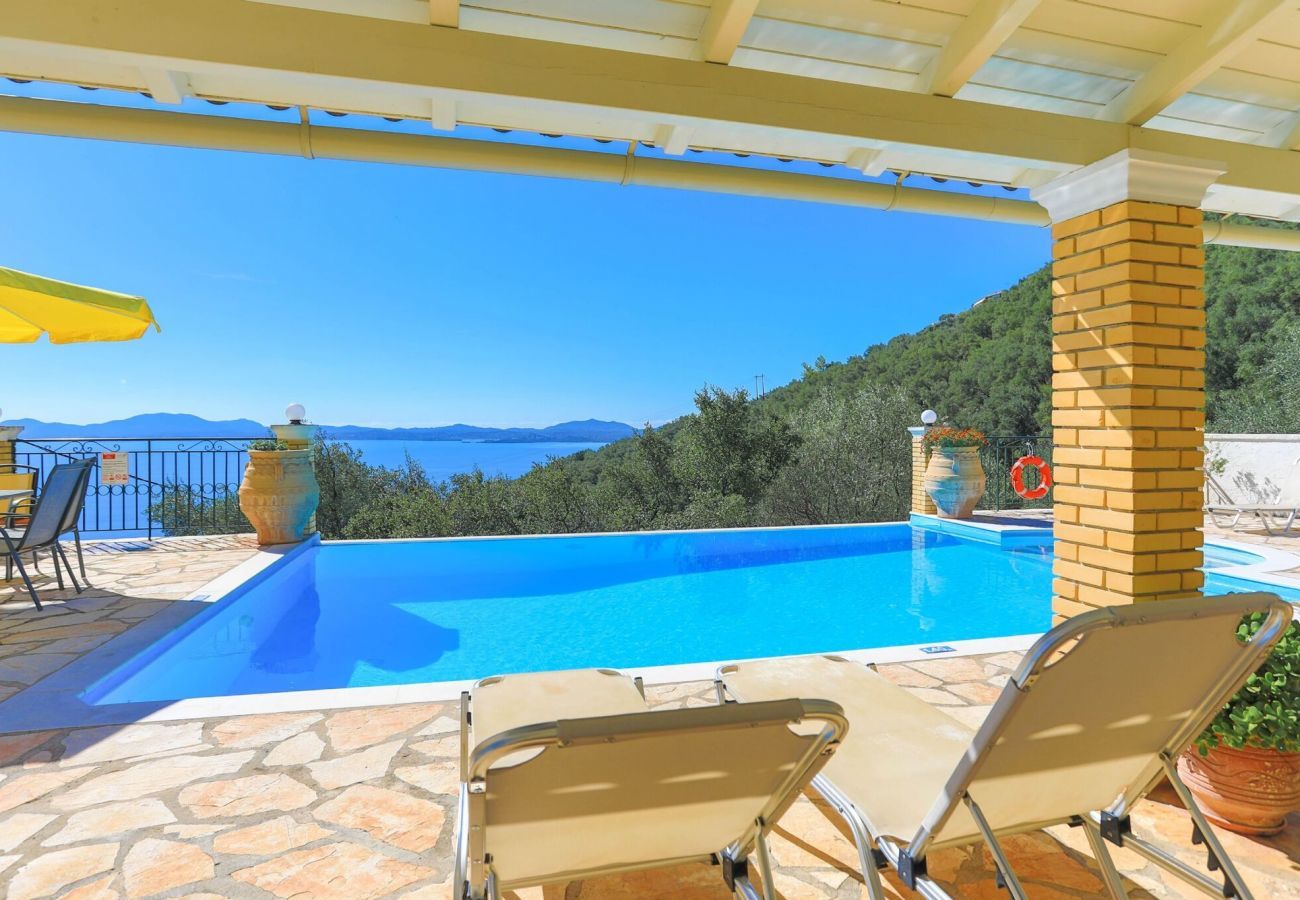 Villa Nisaki | Een vrijstaande villa met privé zwembad en zeezicht op Corfu, Griekenland