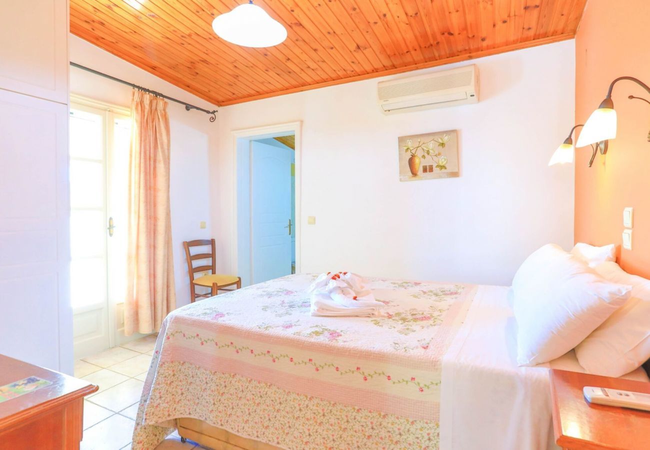 Villa Nisaki | Een vrijstaande villa met privé zwembad en zeezicht op Corfu, Griekenland