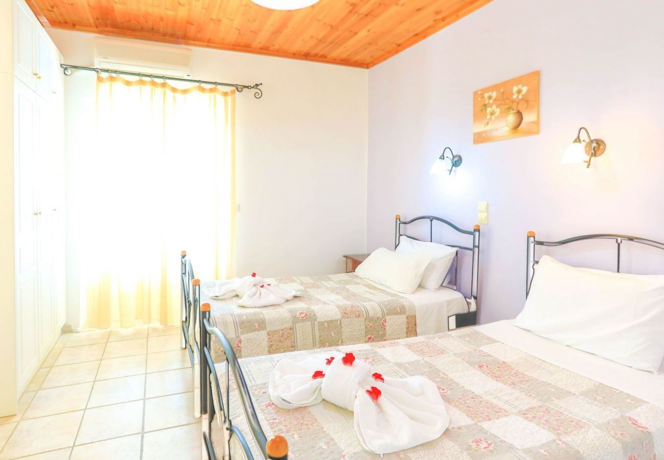 Villa Nisaki | Een vrijstaande villa met privé zwembad en zeezicht op Corfu, Griekenland