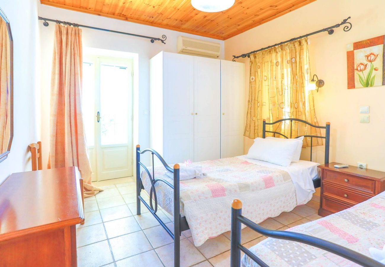 Villa Nisaki | Een vrijstaande villa met privé zwembad en zeezicht op Corfu, Griekenland