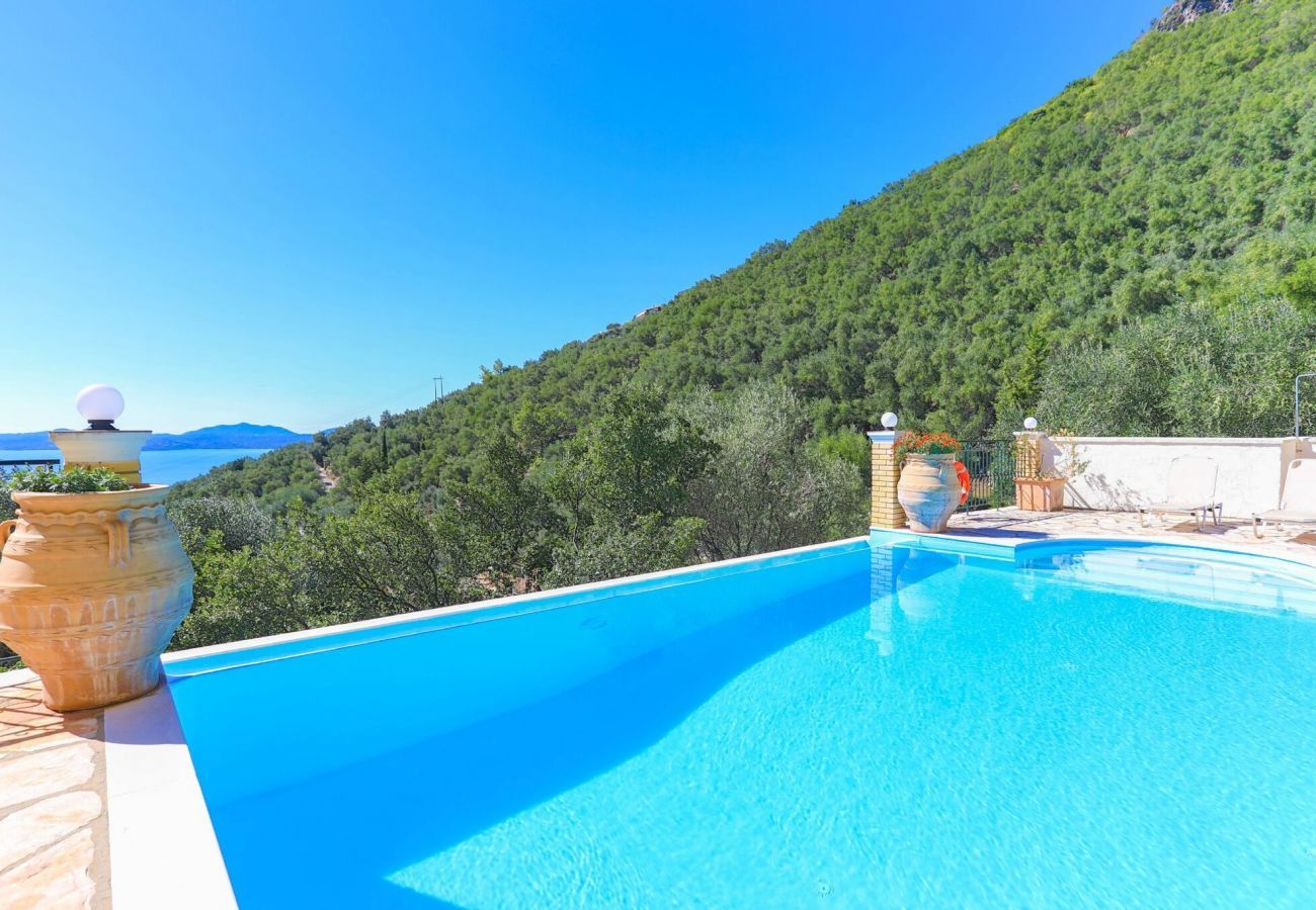 Villa Nisaki | Een vrijstaande villa met privé zwembad en zeezicht op Corfu, Griekenland