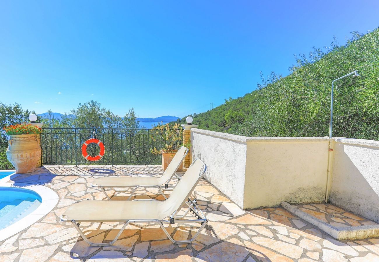Villa Nisaki | Een vrijstaande villa met privé zwembad en zeezicht op Corfu, Griekenland