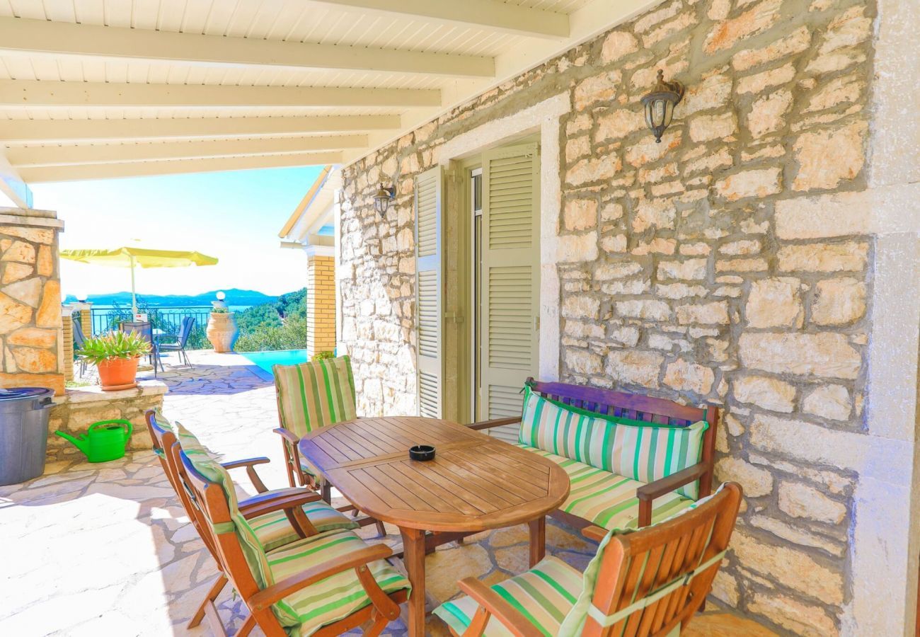 Villa Nisaki | Een vrijstaande villa met privé zwembad en zeezicht op Corfu, Griekenland