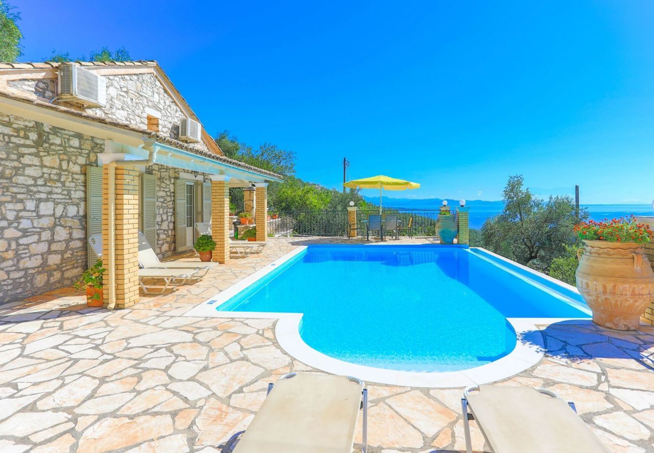 Villa Nisaki | Een vrijstaande villa met privé zwembad en zeezicht op Corfu, Griekenland