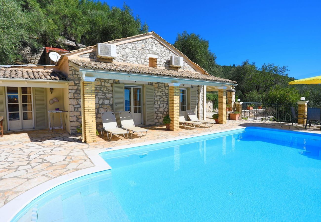 Villa Nisaki | Een vrijstaande villa met privé zwembad en zeezicht op Corfu, Griekenland