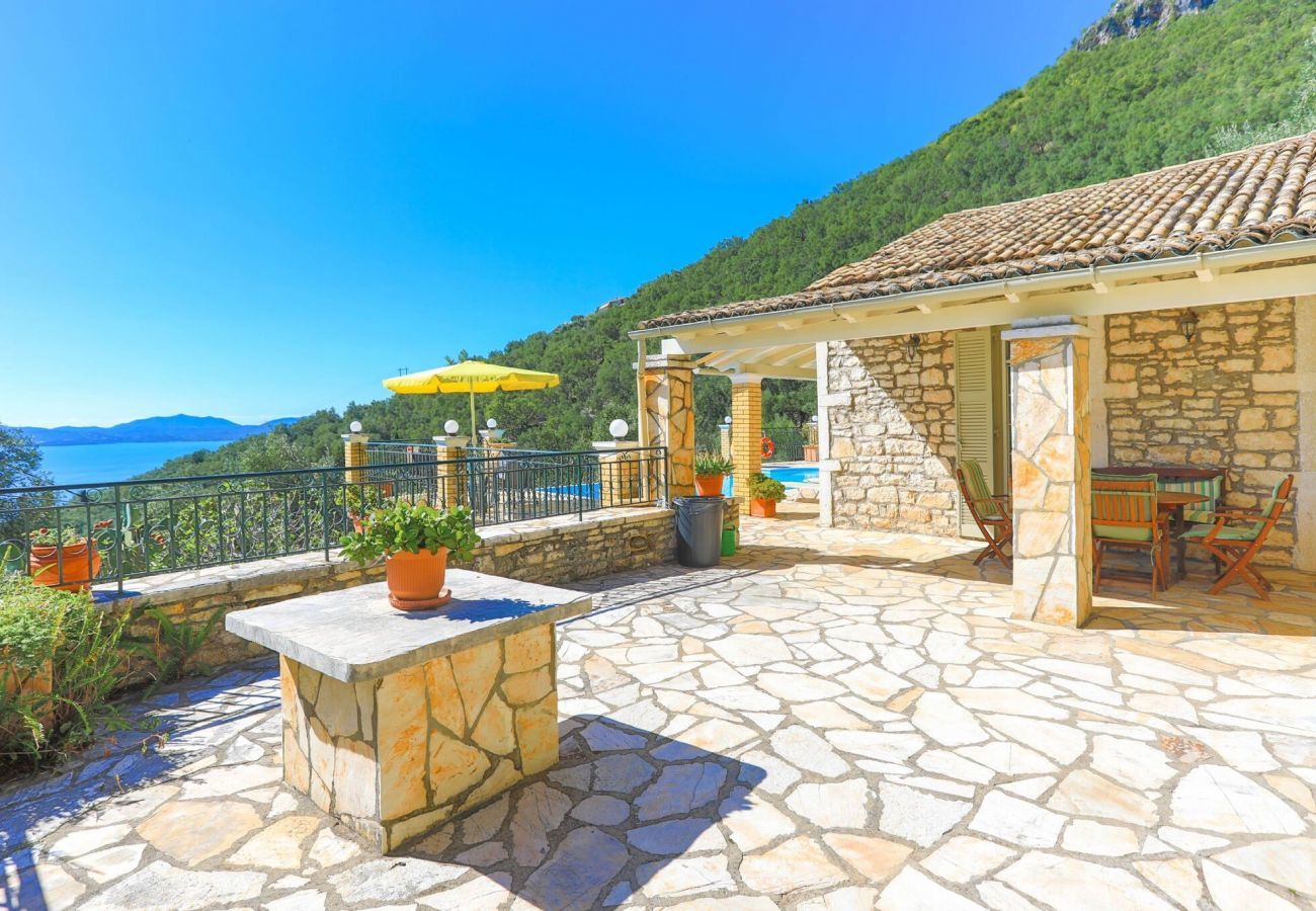 Villa Nisaki | Een vrijstaande villa met privé zwembad en zeezicht op Corfu, Griekenland