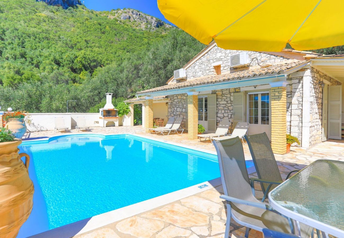 Villa Nisaki | Een vrijstaande villa met privé zwembad en zeezicht op Corfu, Griekenland