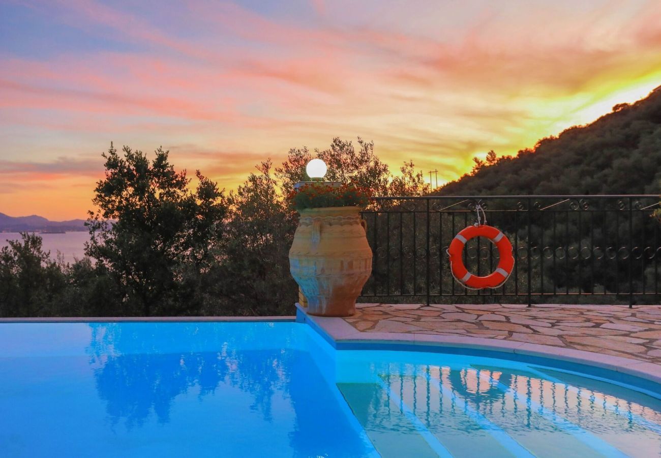 Villa Nisaki | Een vrijstaande villa met privé zwembad en zeezicht op Corfu, Griekenland