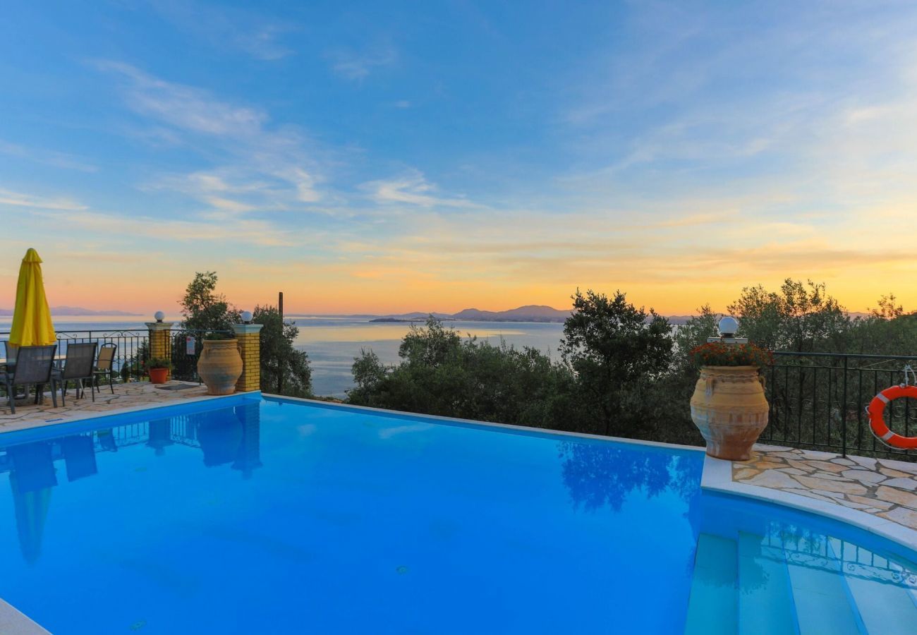 Villa Nisaki | Een vrijstaande villa met privé zwembad en zeezicht op Corfu, Griekenland