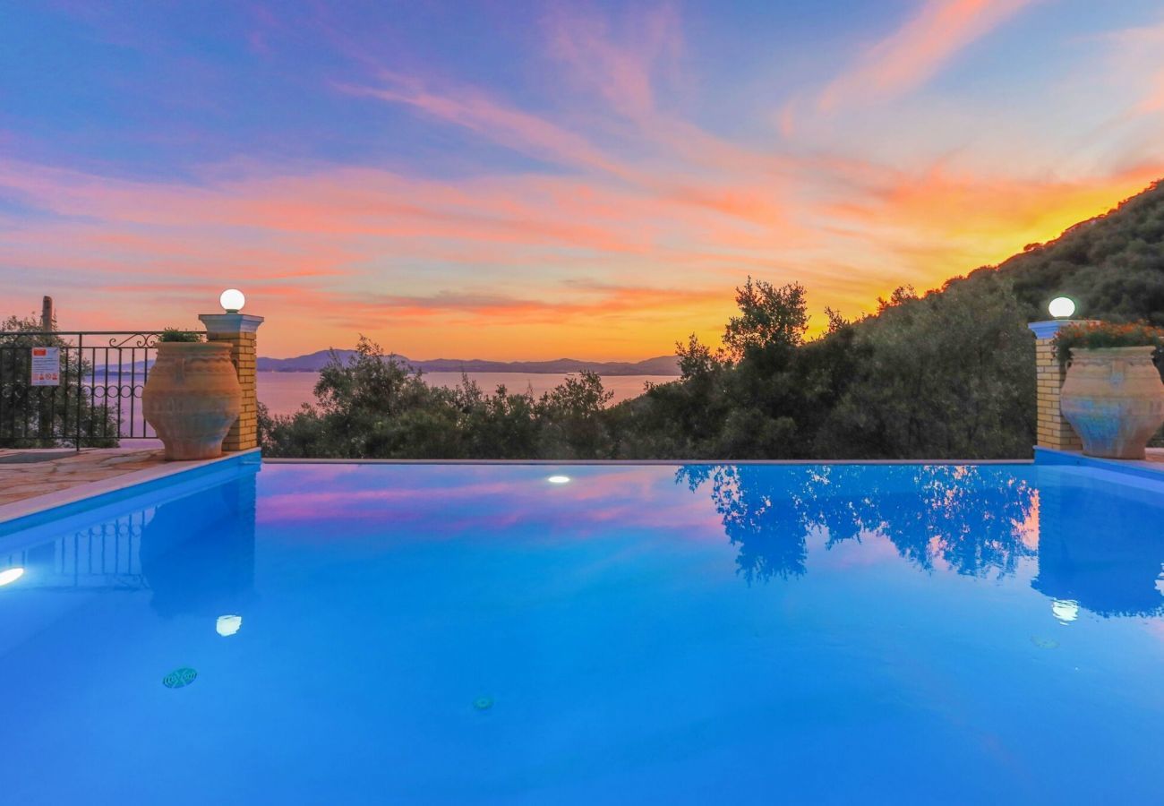 Villa Nisaki | Een vrijstaande villa met privé zwembad en zeezicht op Corfu, Griekenland