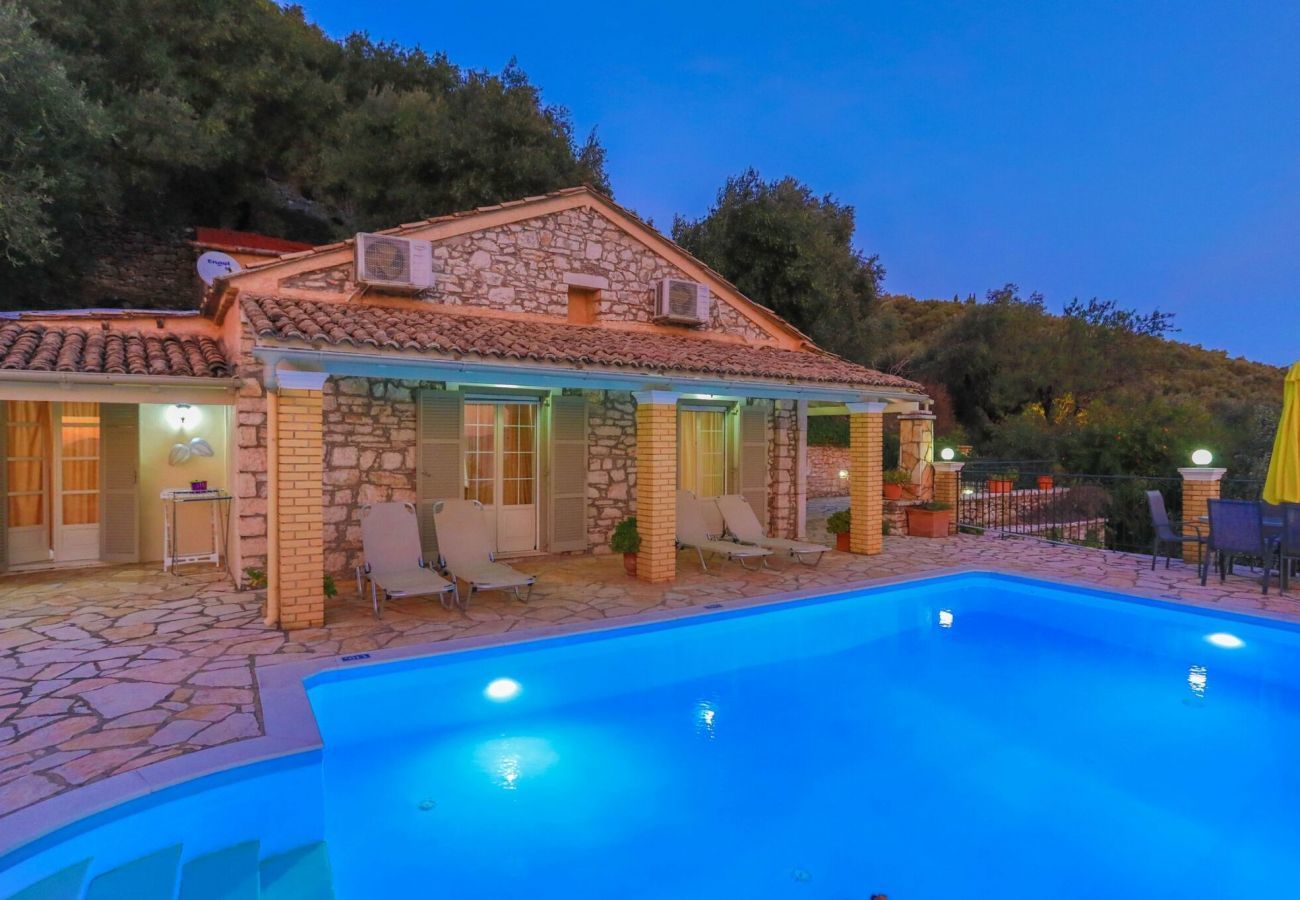 Villa Nisaki | Een vrijstaande villa met privé zwembad en zeezicht op Corfu, Griekenland