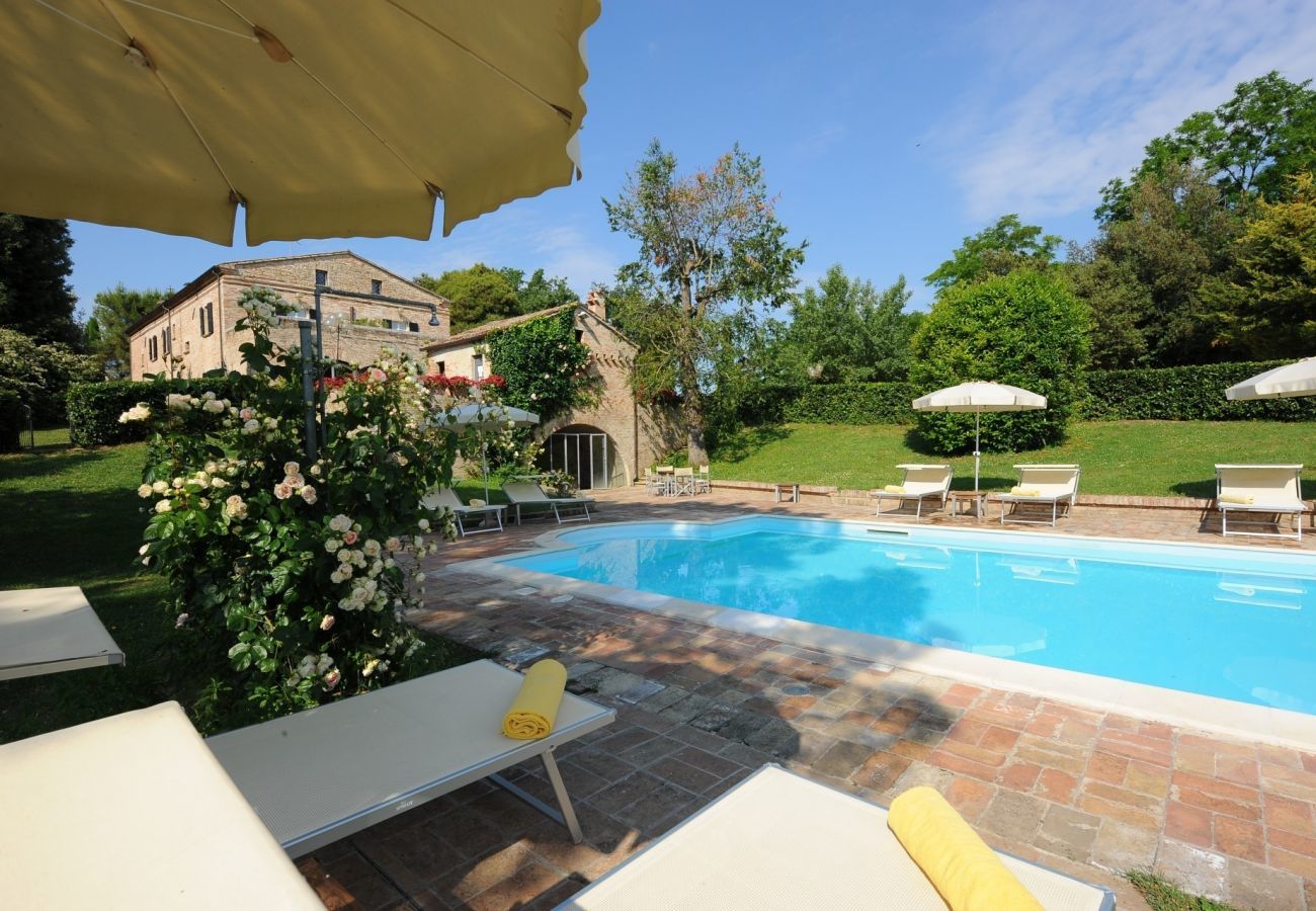 Villa Storica is een luxe droomvilla met privezwembad en wijngaard in Le Marche, Italië