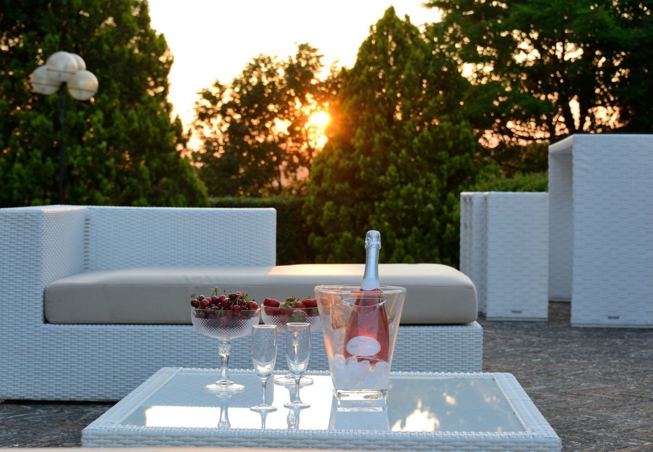 Villa Storica is een luxe droomvilla met privezwembad en wijngaard in Le Marche, Italië