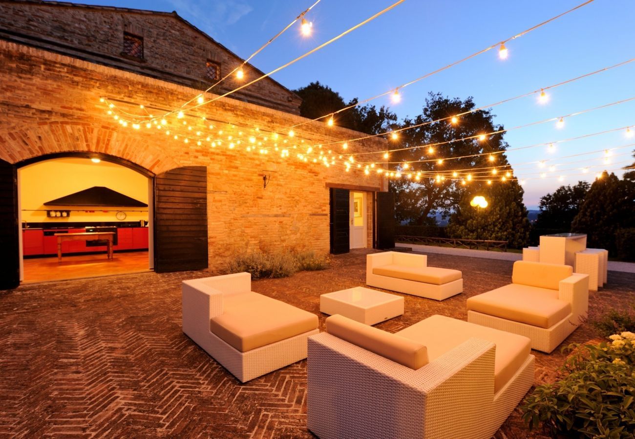 Villa Storica, droomvilla met privezwembad in Le Marche, Italië