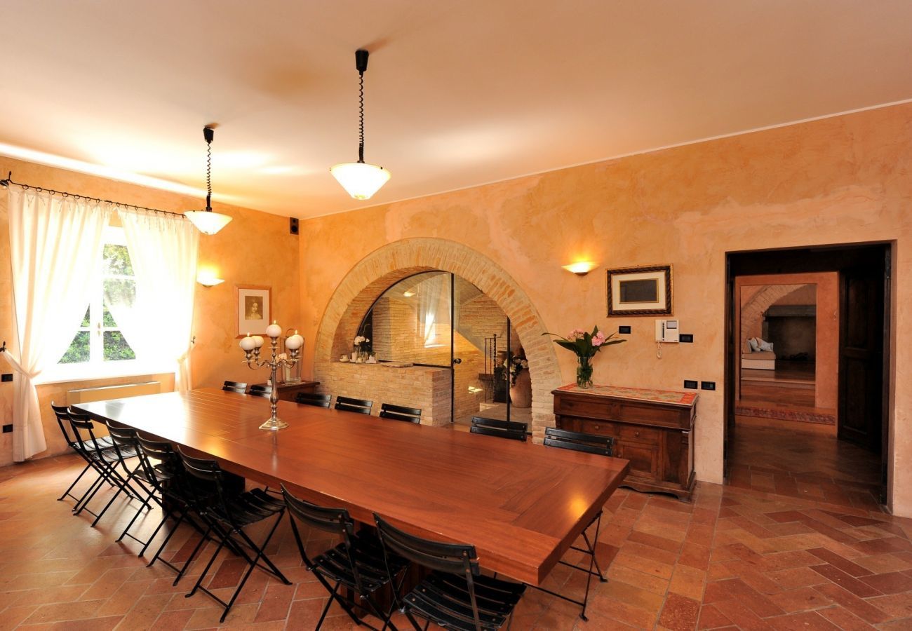 Villa Storica is een luxe droomvilla met privezwembad en wijngaard in Le Marche, Italië