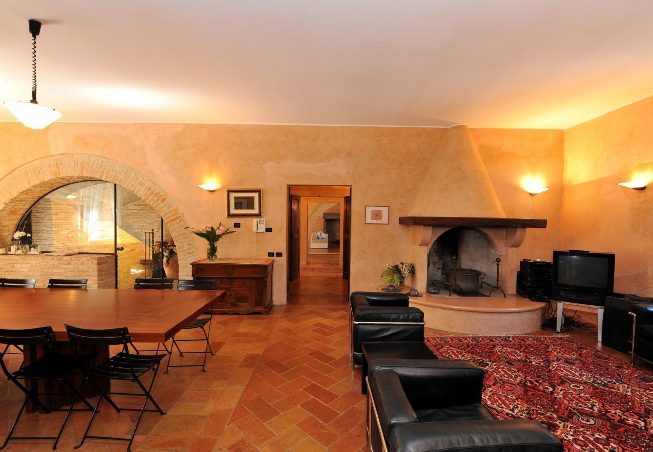 Villa Storica is een luxe droomvilla met privezwembad en wijngaard in Le Marche, Italië