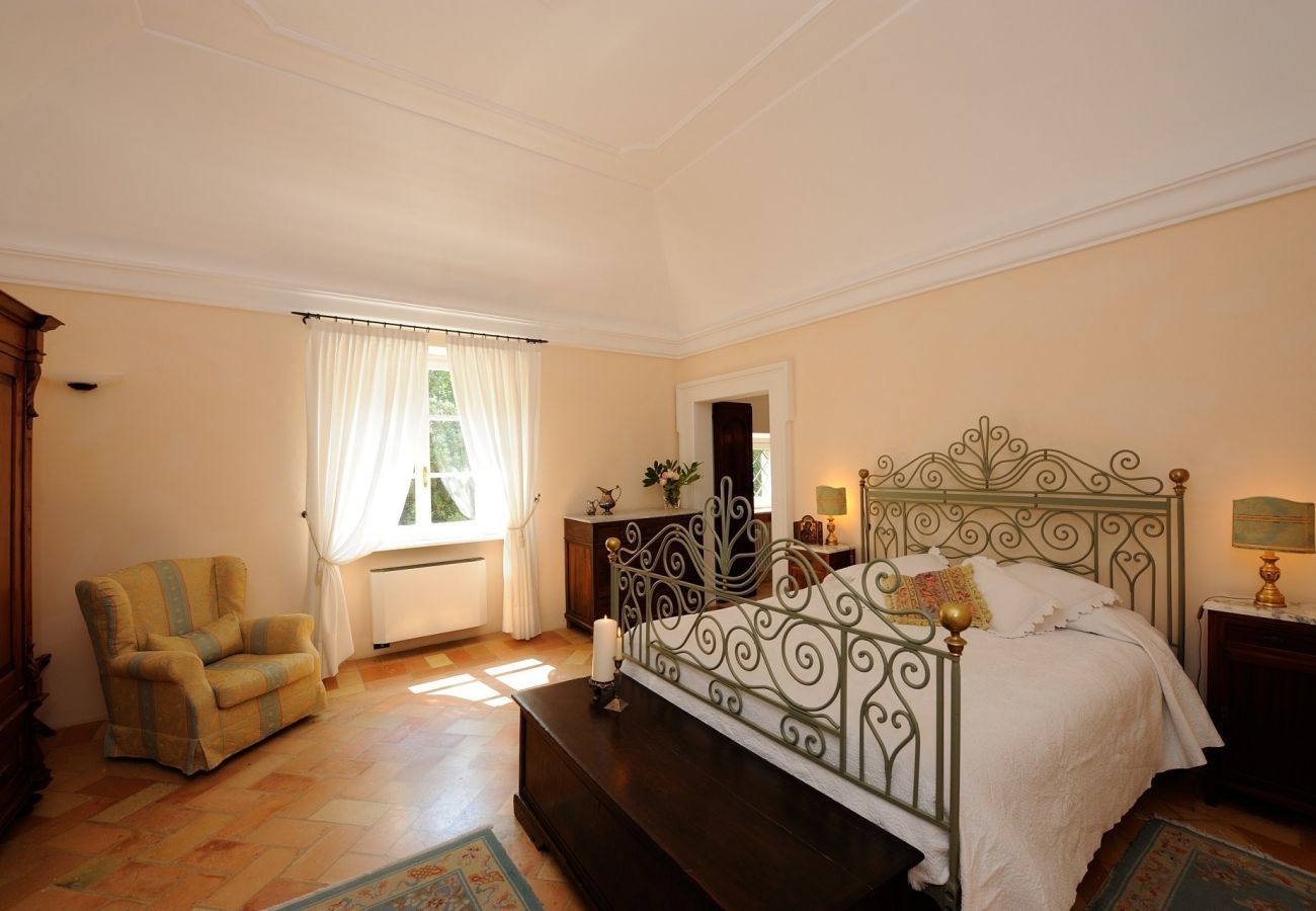 Villa Storica is een luxe droomvilla met privezwembad en wijngaard in Le Marche, Italië