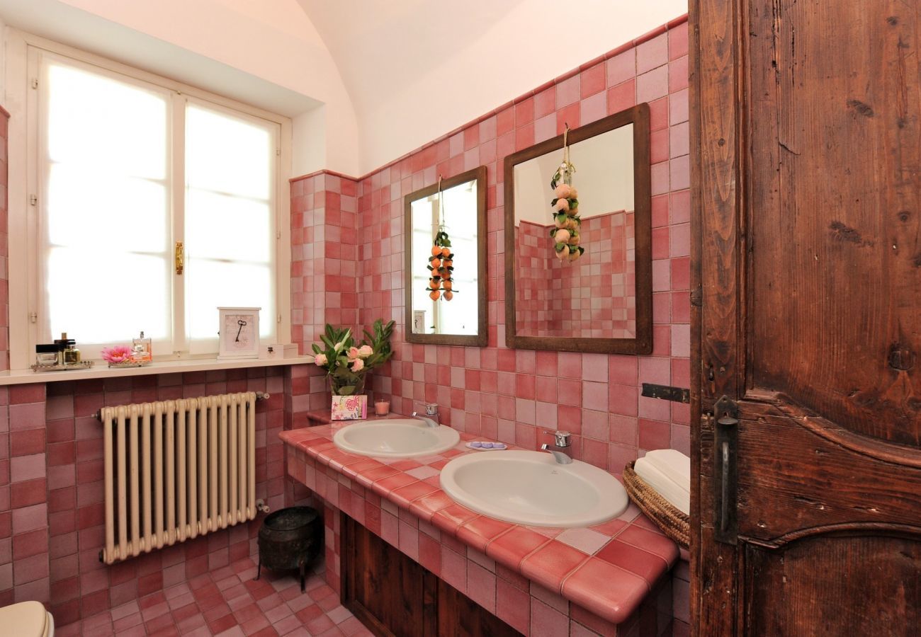 Villa Storica is een luxe droomvilla met privezwembad en wijngaard in Le Marche, Italië