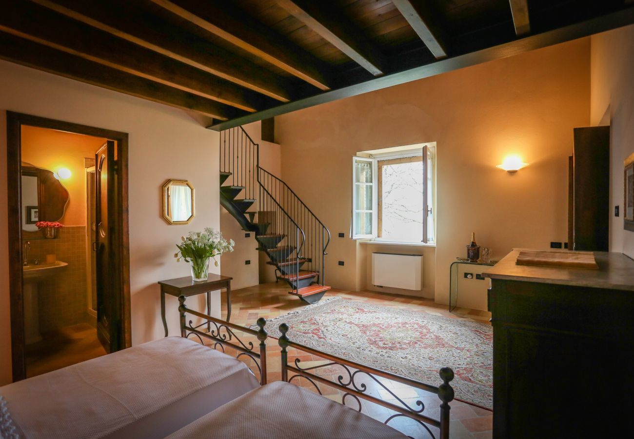 Villa Storica is een luxe droomvilla met privezwembad en wijngaard in Le Marche, Italië