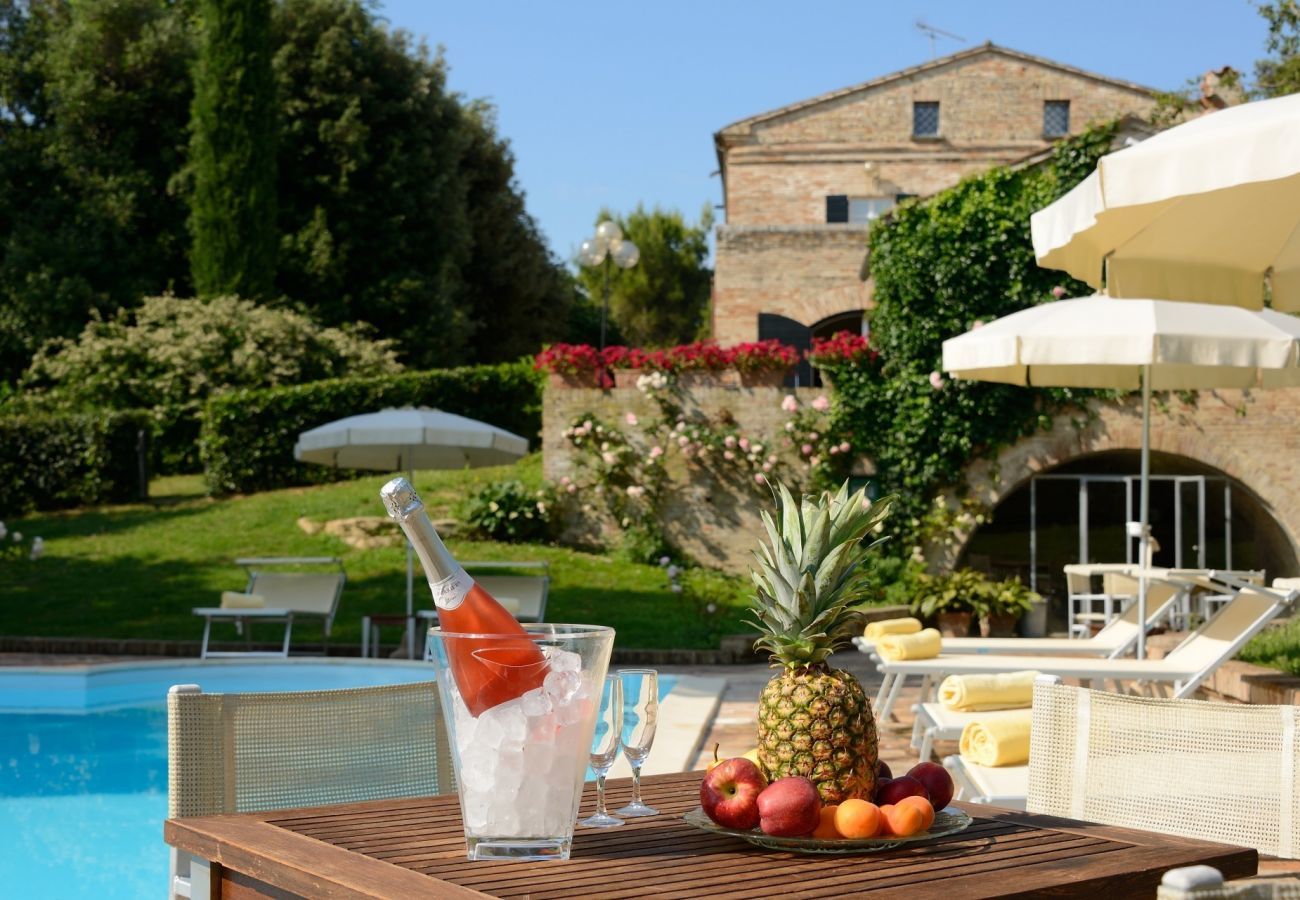 Villa Storica is een luxe droomvilla met privezwembad en wijngaard in Le Marche, Italië