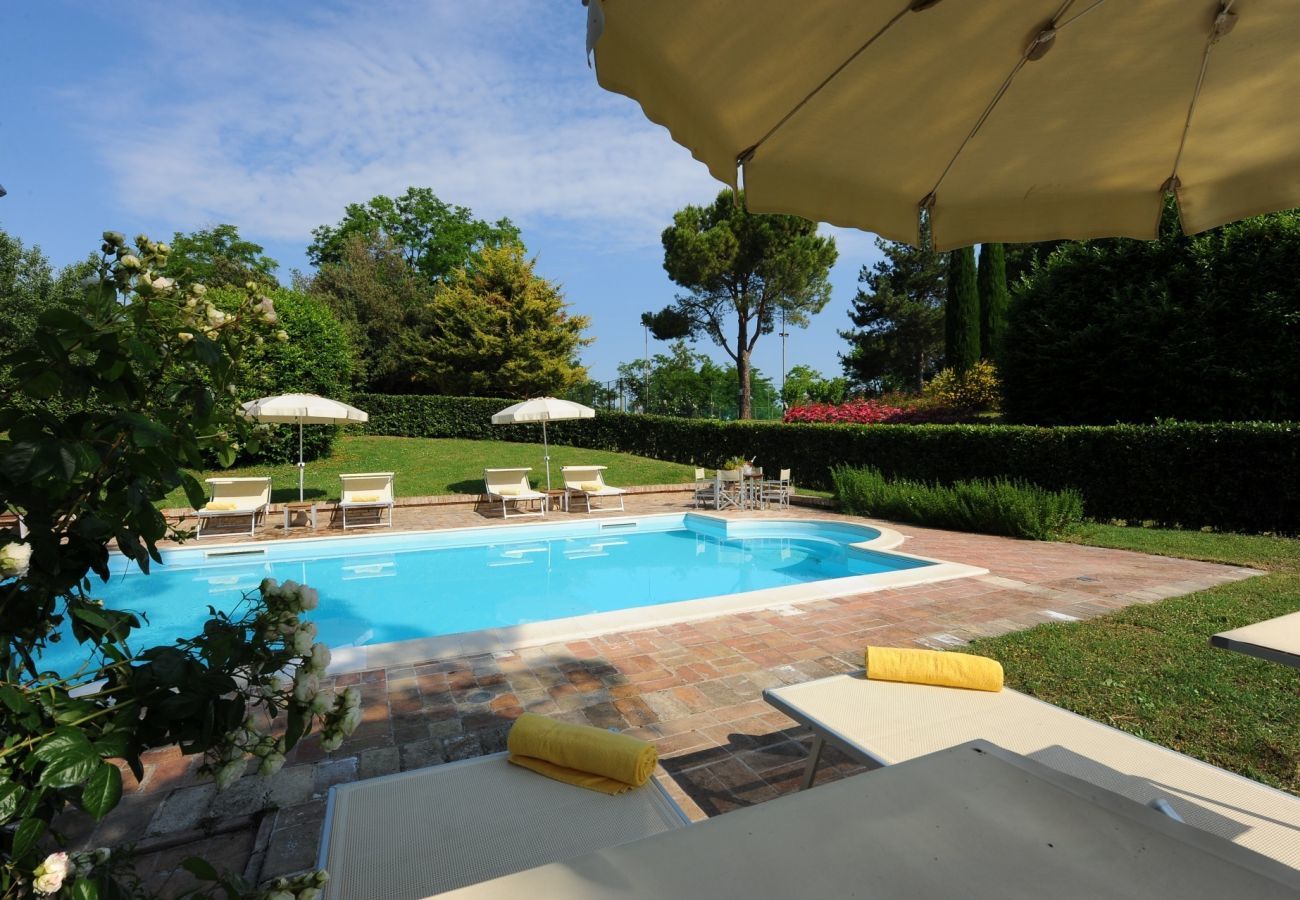 Villa Storica is een luxe droomvilla met privezwembad en wijngaard in Le Marche, Italië