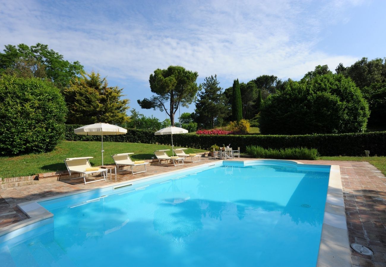 Villa Storica is een luxe droomvilla met privezwembad en wijngaard in Le Marche, Italië