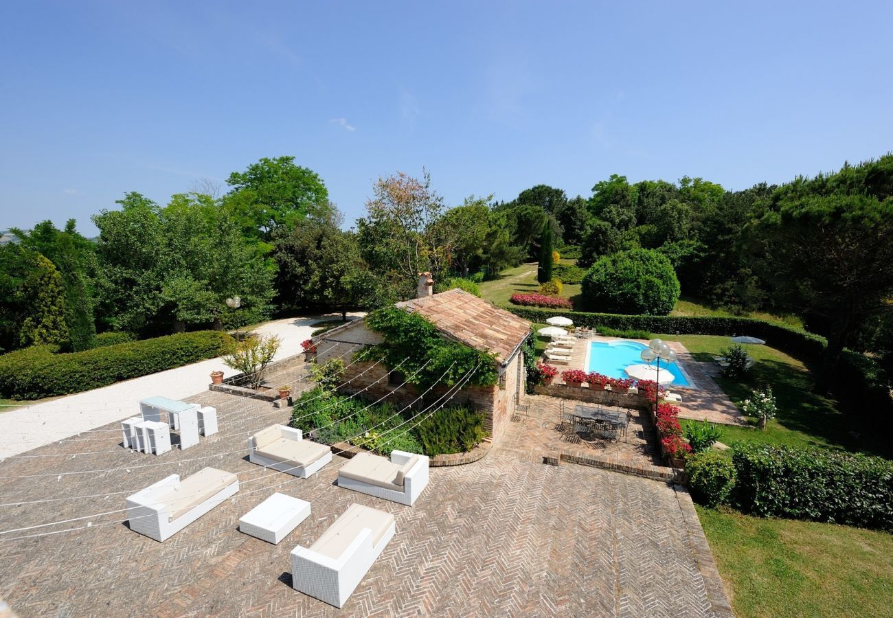 Villa Storica is een luxe droomvilla met privezwembad en wijngaard in Le Marche, Italië