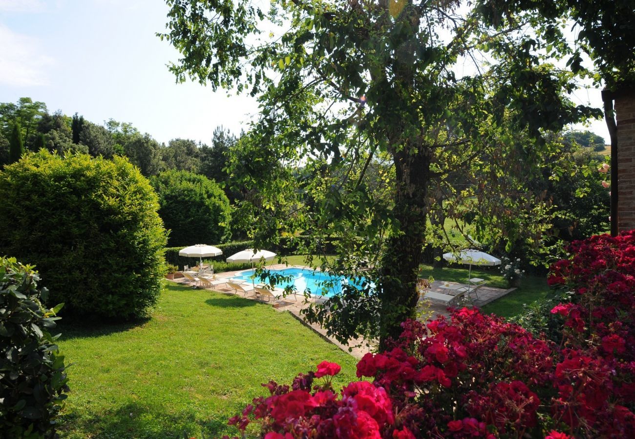 Villa Storica is een luxe droomvilla met privezwembad en wijngaard in Le Marche, Italië