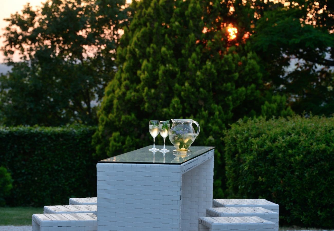 Villa Storica is een luxe droomvilla met privezwembad en wijngaard in Le Marche, Italië