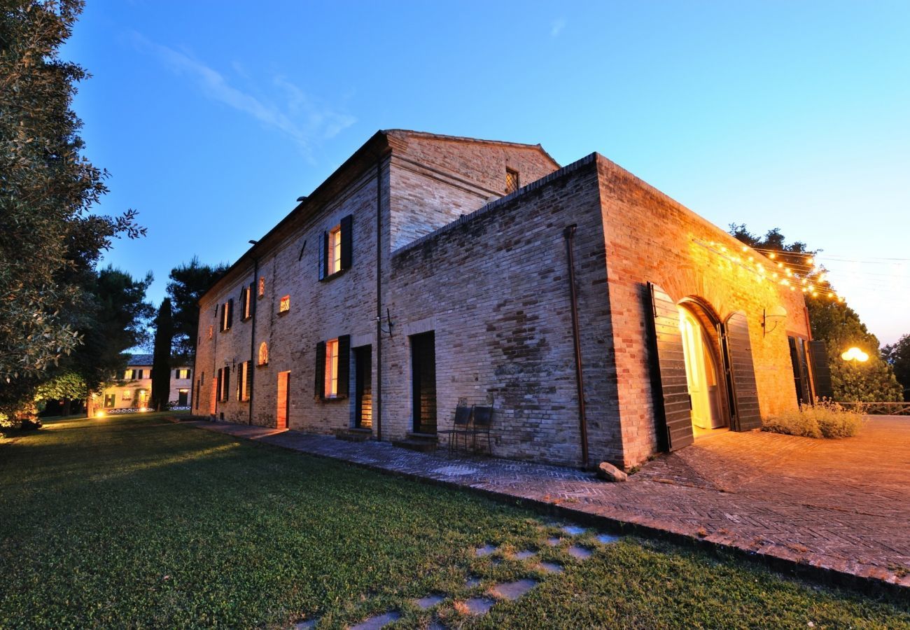 Villa Storica is een luxe droomvilla met privezwembad en wijngaard in Le Marche, Italië