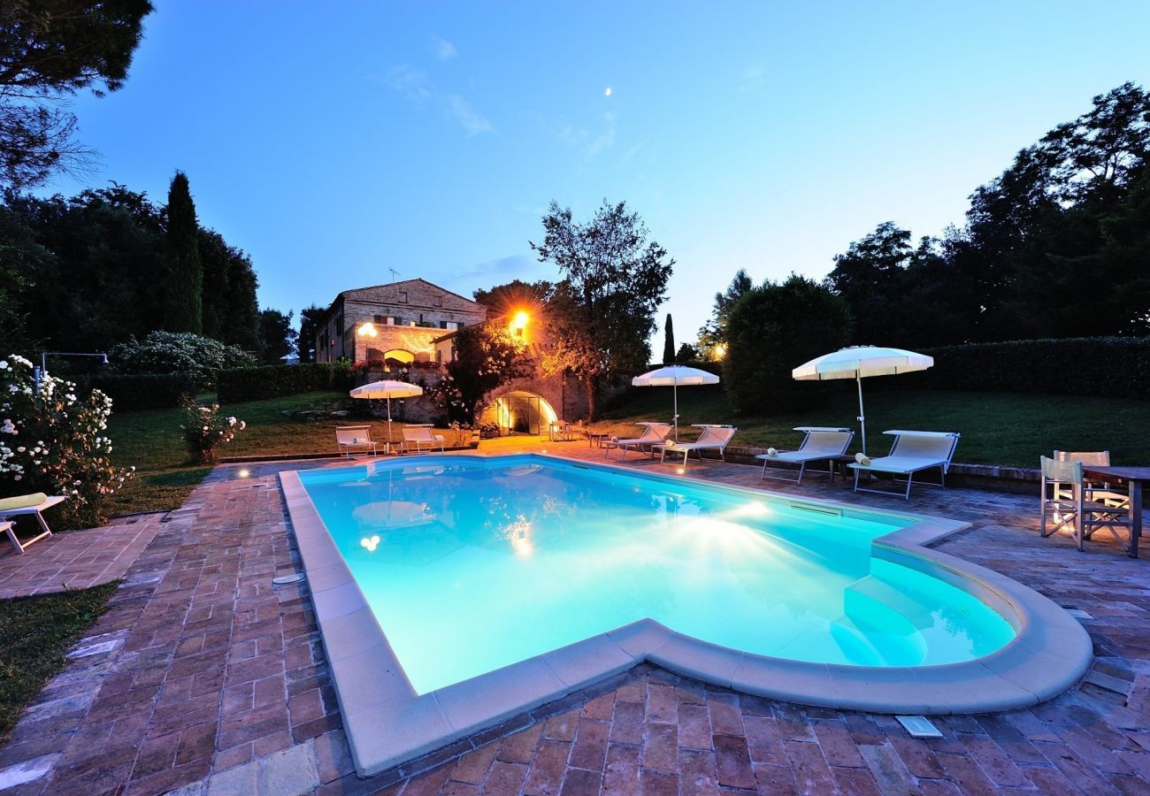 Villa Storica is een luxe droomvilla met privezwembad en wijngaard in Le Marche, Italië