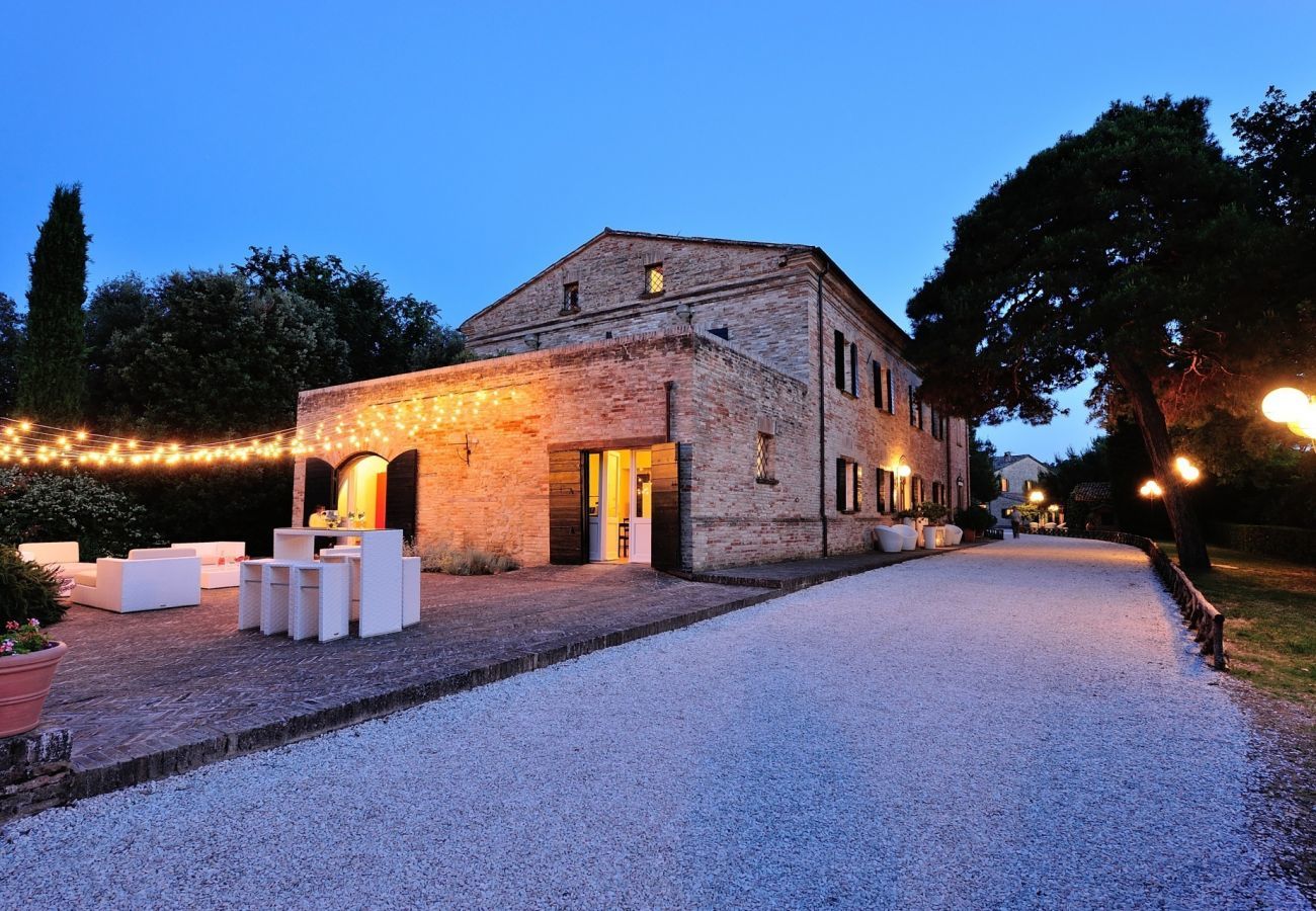 Villa Storica is een luxe droomvilla met privezwembad en wijngaard in Le Marche, Italië