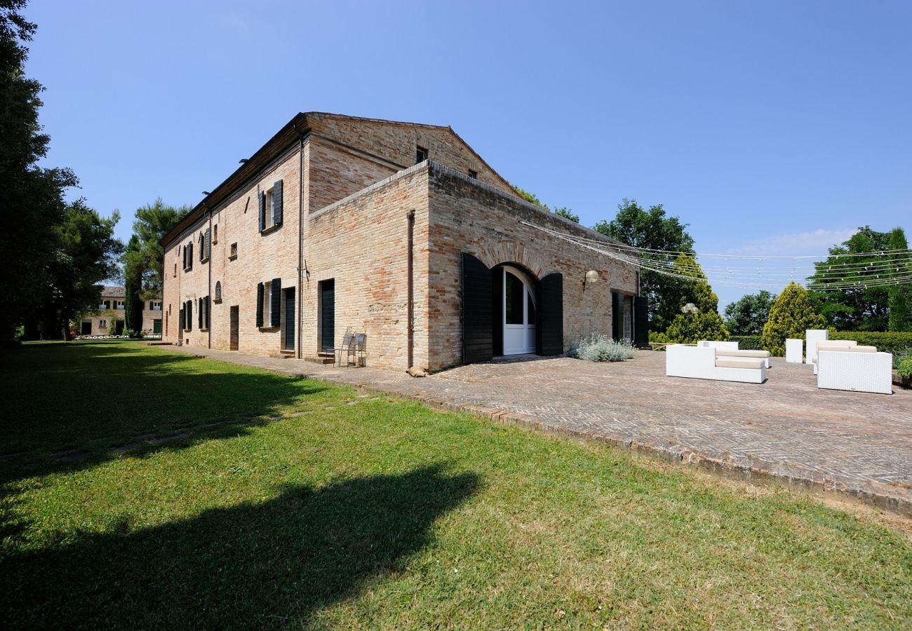Villa Storica is een luxe droomvilla met privezwembad en wijngaard in Le Marche, Italië