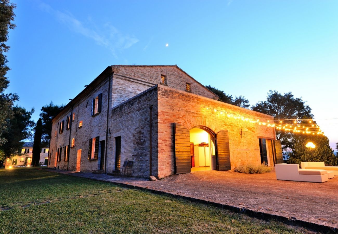 Villa Storica is een luxe droomvilla met privezwembad en wijngaard in Le Marche, Italië
