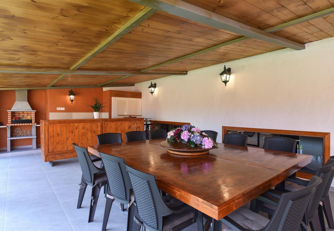 Finca del Norte is een ruim en modern vakantiehuis met verwarmd privé zwembad in Arucas, Gran Canaria