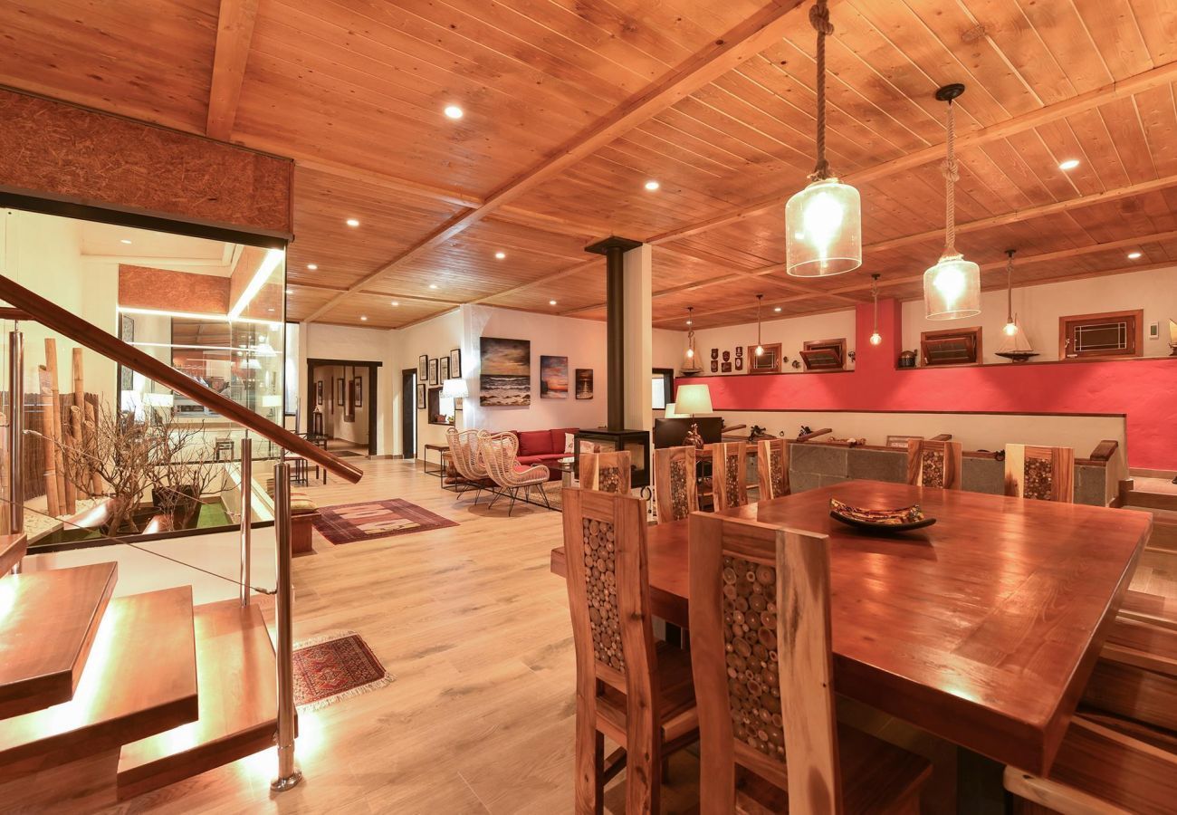 Finca del Norte is een ruim en modern vakantiehuis met verwarmd privé zwembad in Arucas, Gran Canaria