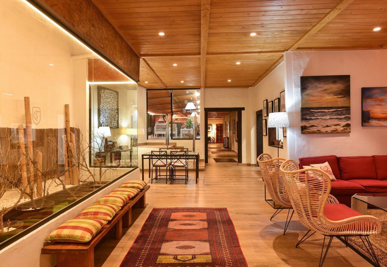 Finca del Norte is een ruim en modern vakantiehuis met verwarmd privé zwembad in Arucas, Gran Canaria