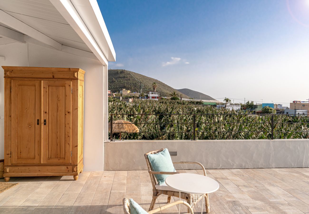 Casa Alba Marina is een luxe vakantievilla met verwarmd zoutwater zwembad en zeezicht in Tazacorte, La Palma