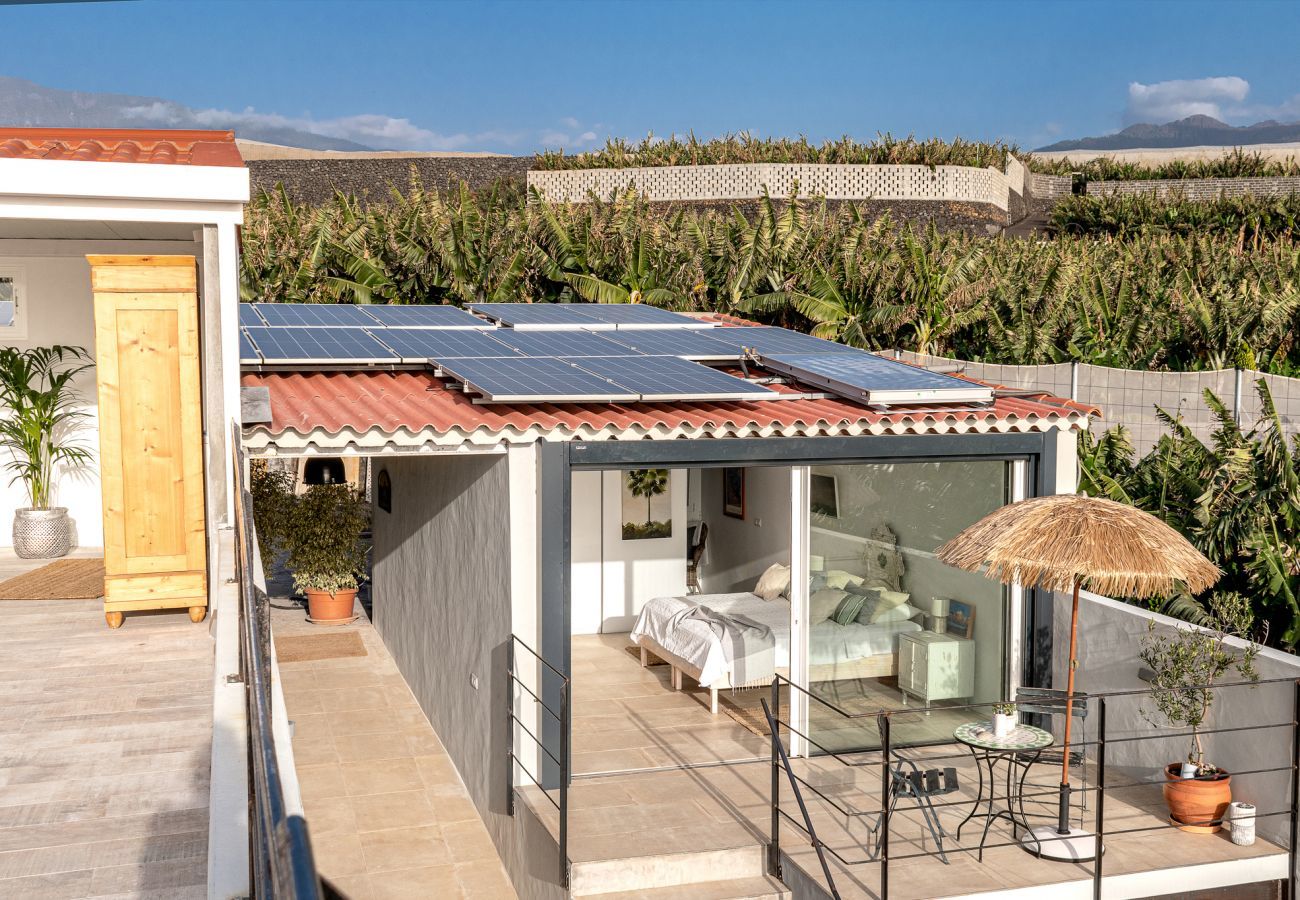 Casa Alba Marina is een luxe vakantievilla met verwarmd zoutwater zwembad en zeezicht in Tazacorte, La Palma