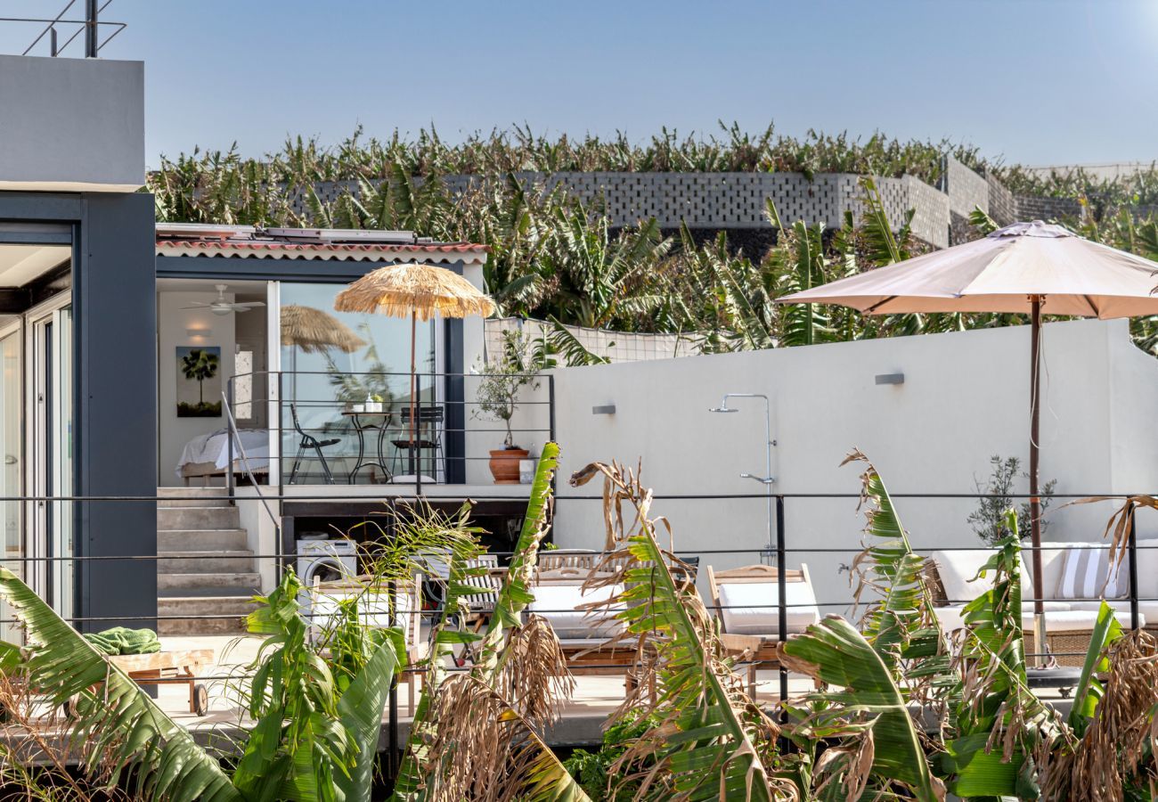 Casa Alba Marina is een luxe vakantievilla met verwarmd zoutwater zwembad en zeezicht in Tazacorte, La Palma