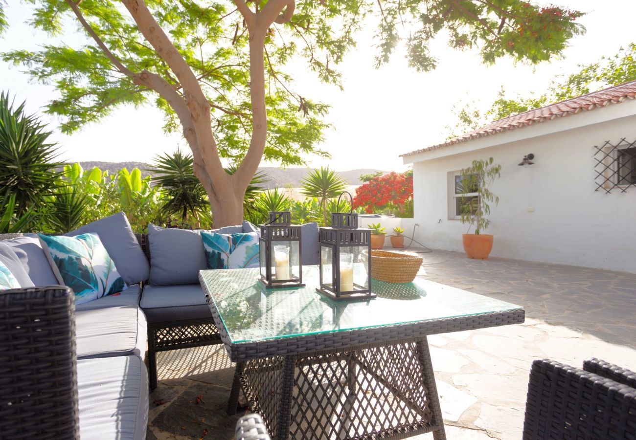 Casa Desiño I is een heerlijk vakantiehuis in Ibaza stijl met veel privacy. Uitzicht over bananenplantage in Guaza, Tenerife