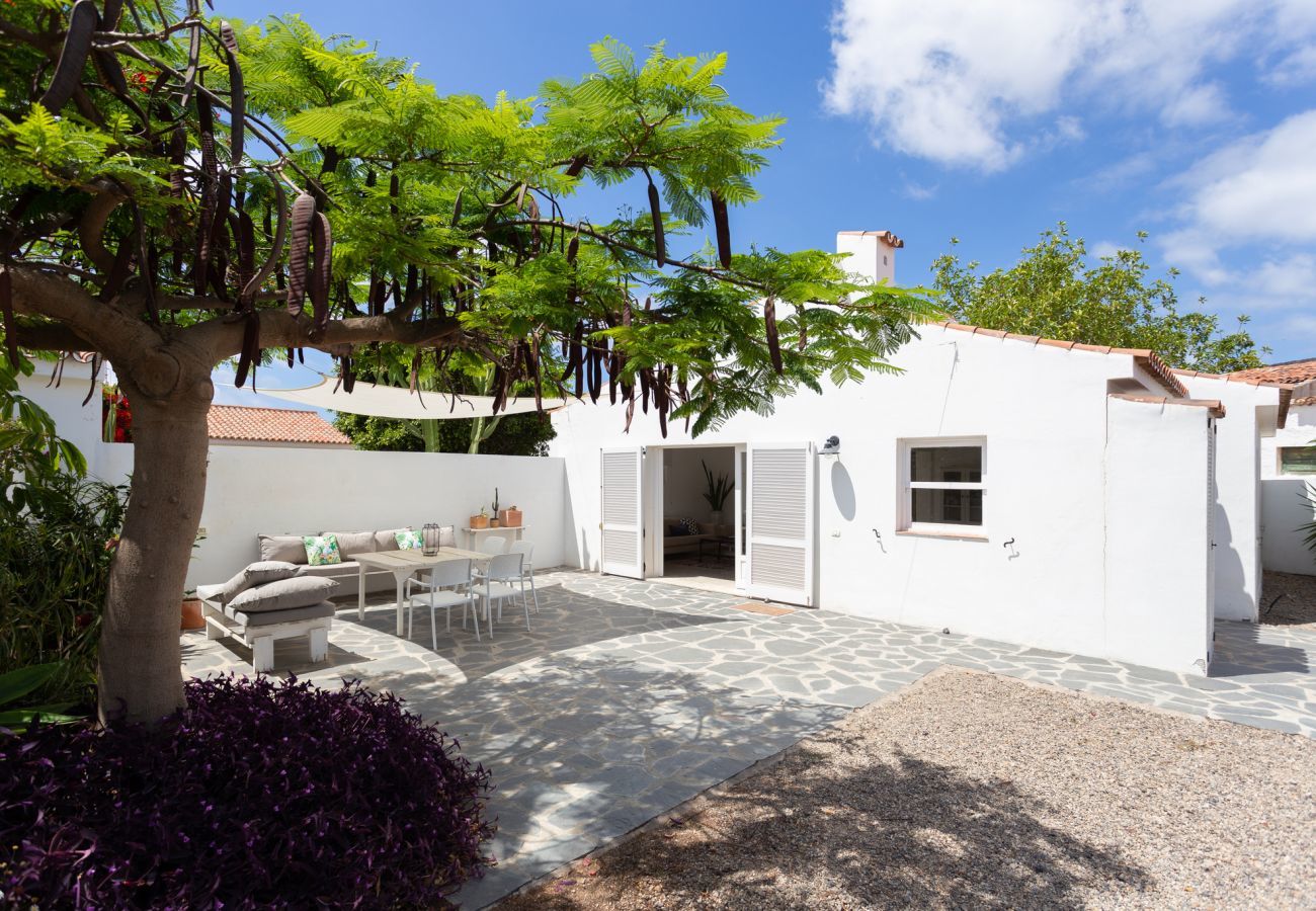 Casa Desiño II is een moderne, vrijstaande vakantiewoning met een heerlijk buitenleven in Guaza, Tenerife