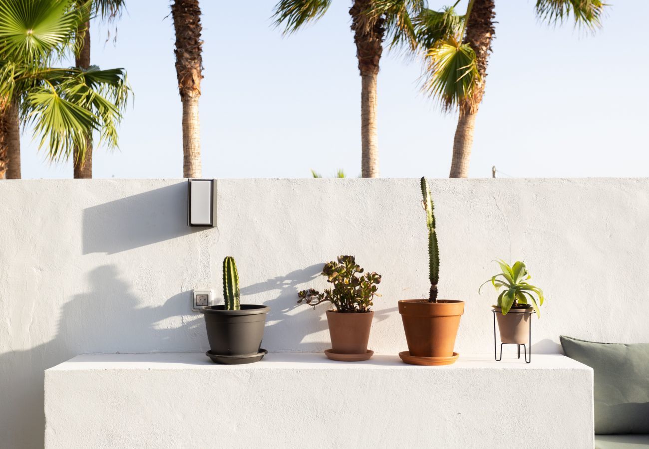 Casita Desiño Estudio is een smaakvol ingericht vakantiehuis met volop ruimte en privacy. Bij de zee in Guaza, Tenerife