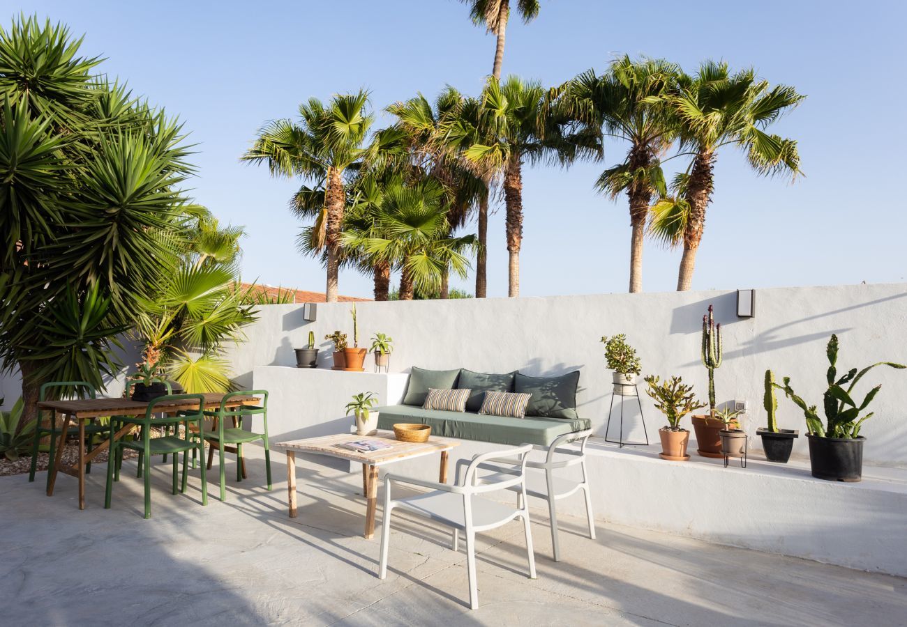 Casita Desiño Estudio is een smaakvol ingericht vakantiehuis met volop ruimte en privacy. Bij de zee in Guaza, Tenerife