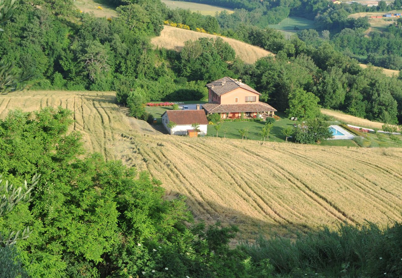 Villa Donna, royale villa met privé zwembad en geweldig uitzicht over het landschap van Le Marche, Urbania