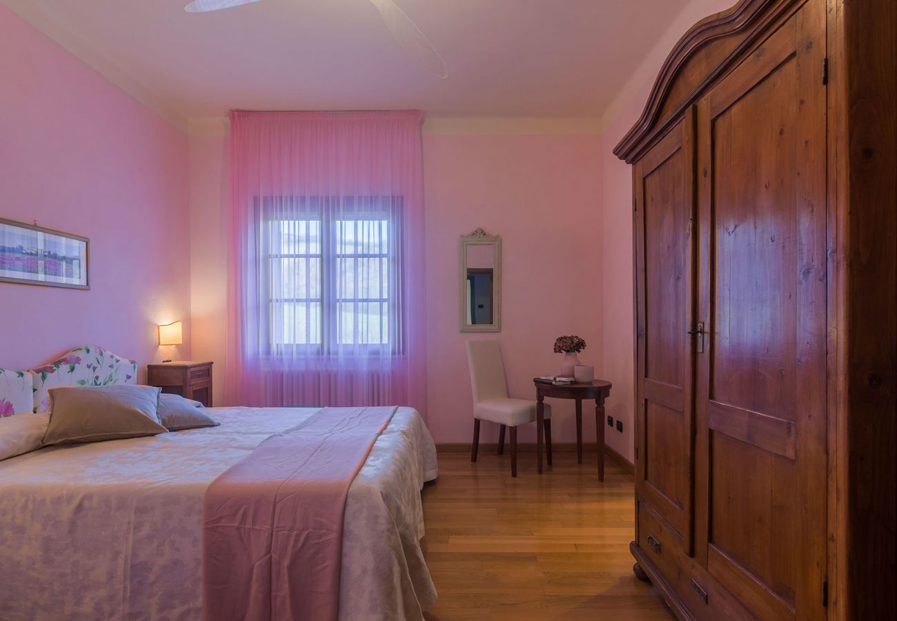 Villa Donna, royale villa met privé zwembad en geweldig uitzicht over het landschap van Le Marche, Urbania