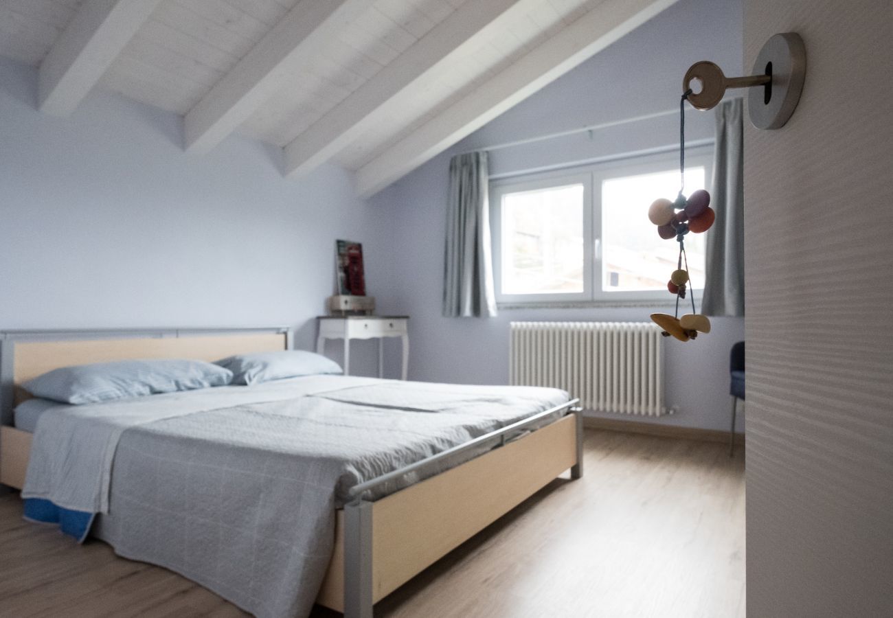 Casa Piani is een moderne villa met veel rust en ruimte én privé zwembad. In het groene Plodio, Ligurië